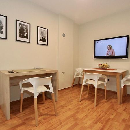Cozy Apartments In Belgrade, Cukarica, Zeleznik, Free Parking And Wifi Eksteriør bilde