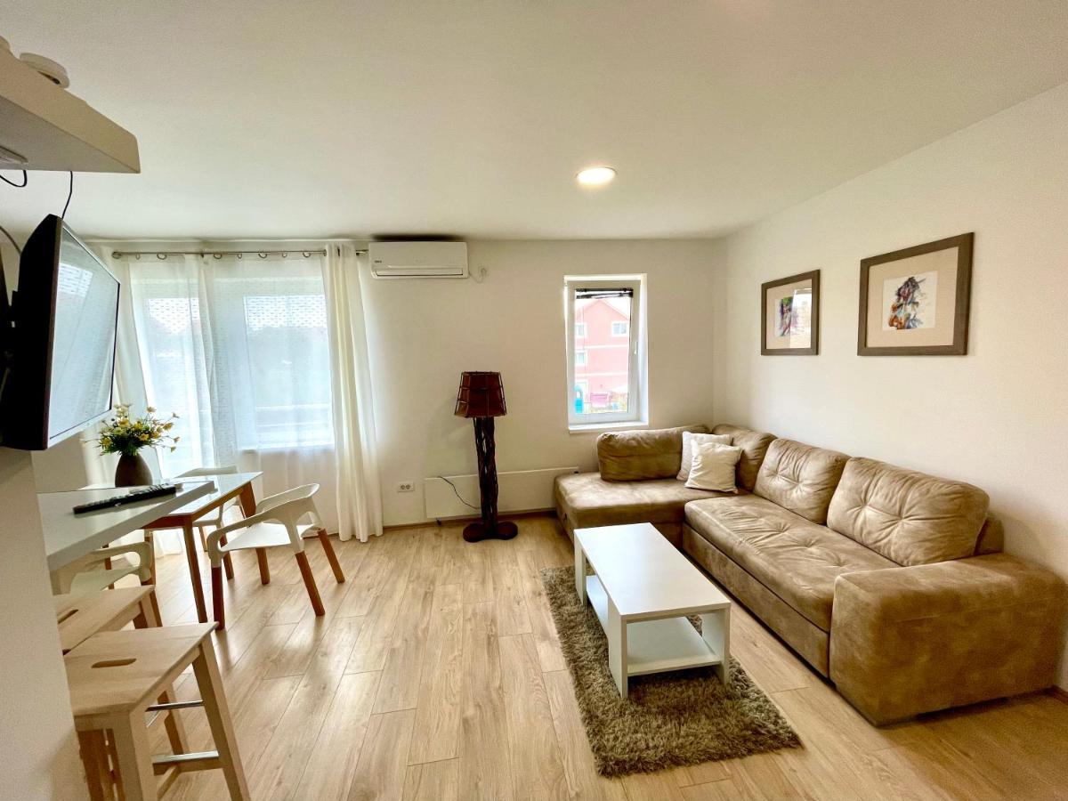 Cozy Apartments In Belgrade, Cukarica, Zeleznik, Free Parking And Wifi Eksteriør bilde