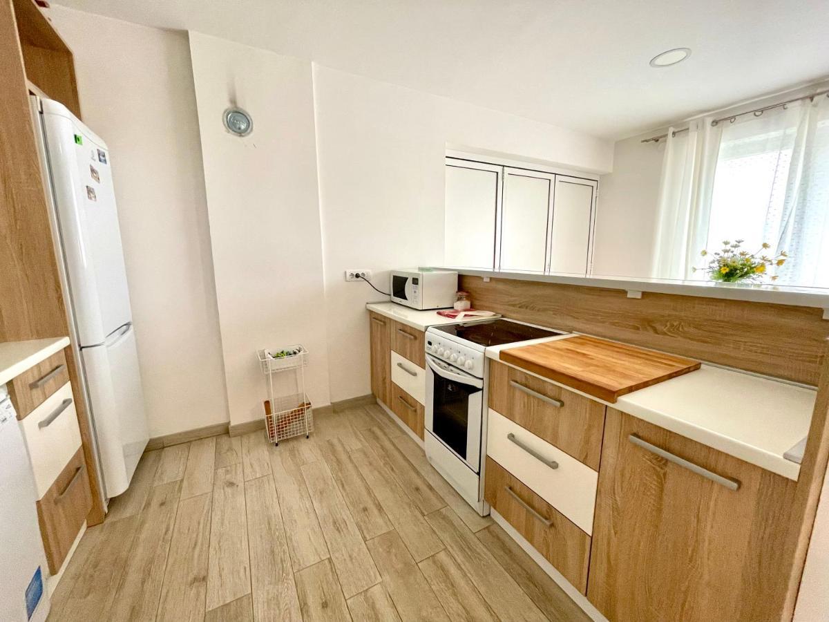 Cozy Apartments In Belgrade, Cukarica, Zeleznik, Free Parking And Wifi Eksteriør bilde