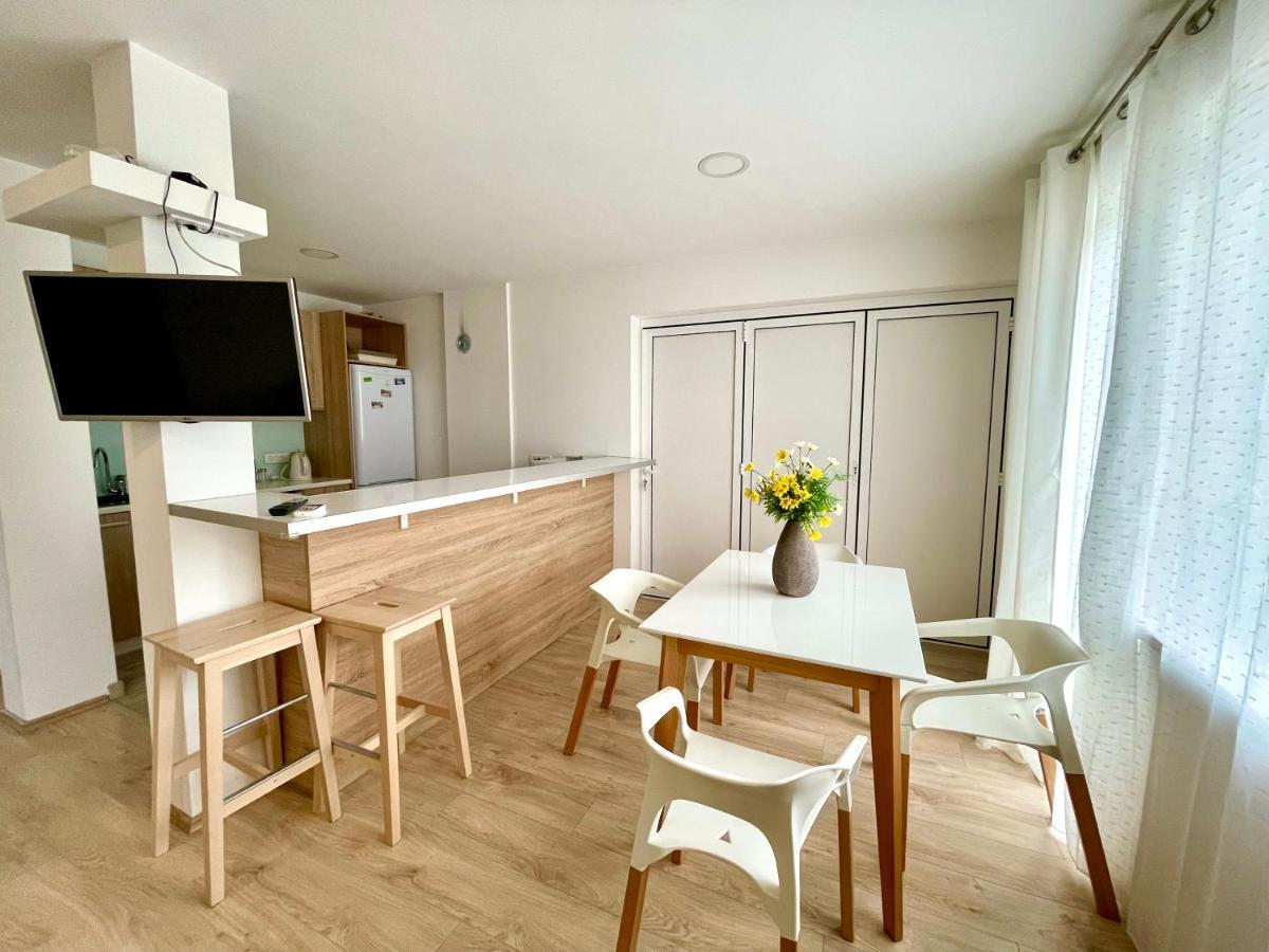 Cozy Apartments In Belgrade, Cukarica, Zeleznik, Free Parking And Wifi Eksteriør bilde