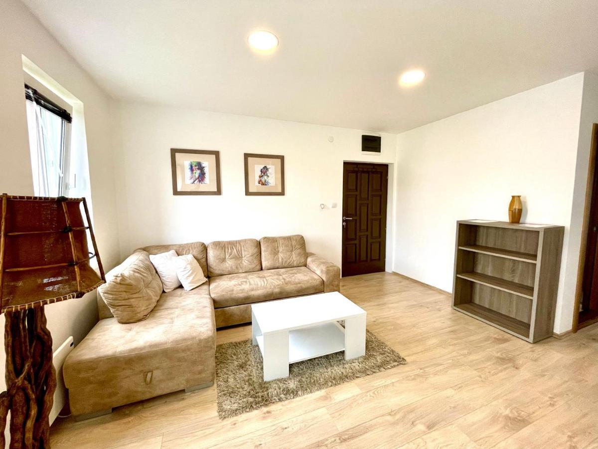 Cozy Apartments In Belgrade, Cukarica, Zeleznik, Free Parking And Wifi Eksteriør bilde
