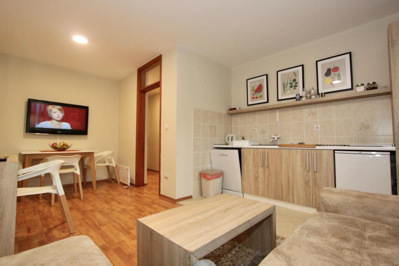 Cozy Apartments In Belgrade, Cukarica, Zeleznik, Free Parking And Wifi Eksteriør bilde