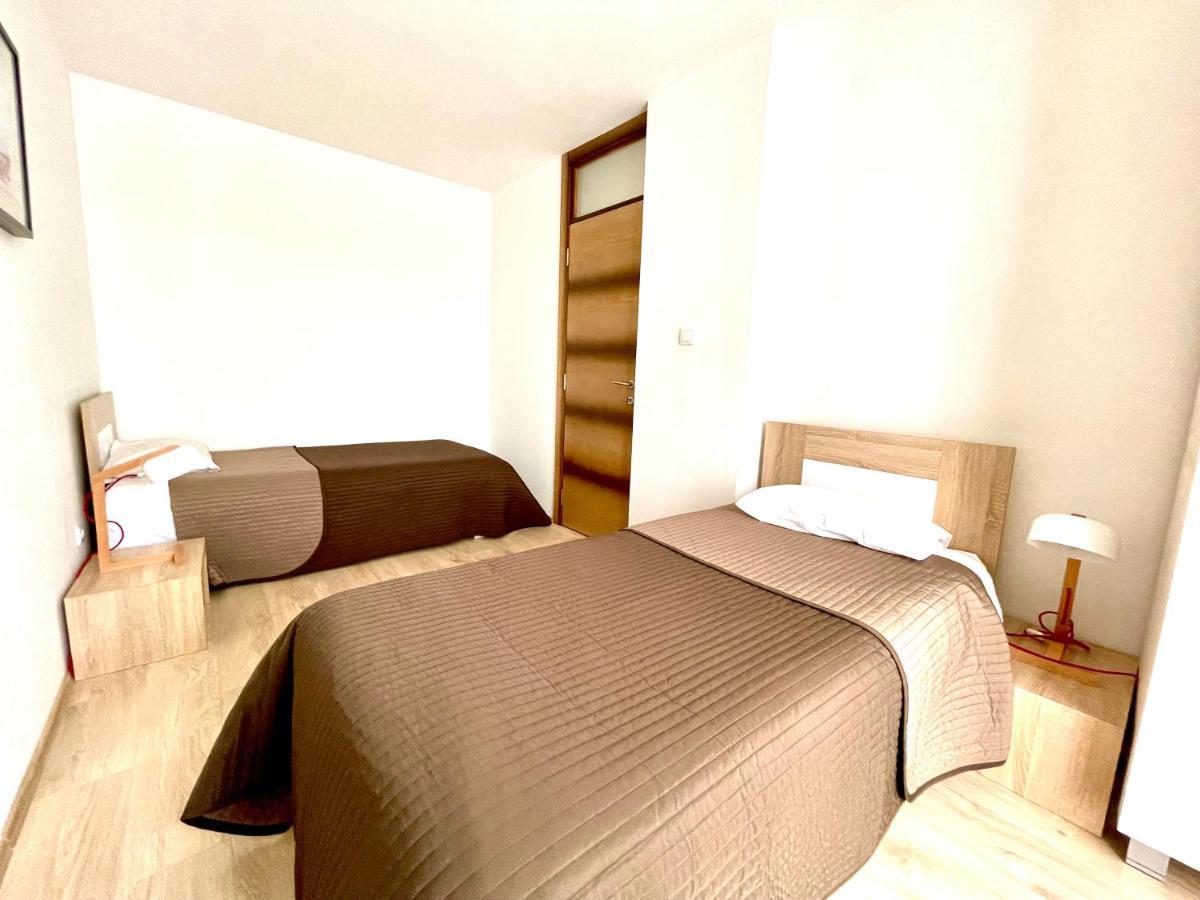 Cozy Apartments In Belgrade, Cukarica, Zeleznik, Free Parking And Wifi Eksteriør bilde