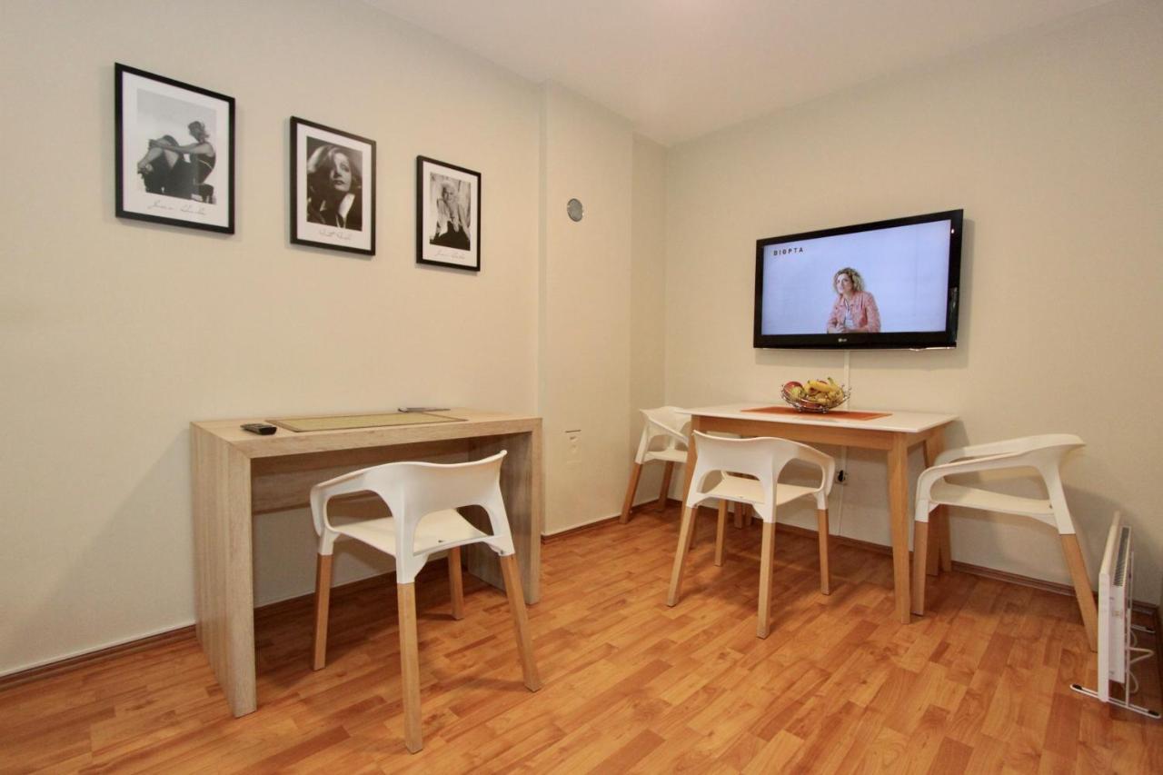 Cozy Apartments In Belgrade, Cukarica, Zeleznik, Free Parking And Wifi Eksteriør bilde