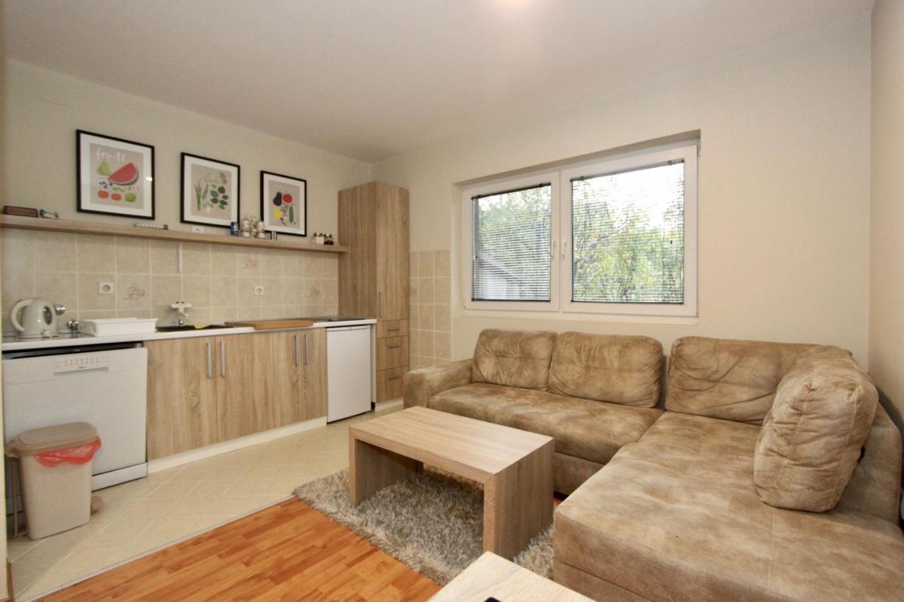 Cozy Apartments In Belgrade, Cukarica, Zeleznik, Free Parking And Wifi Eksteriør bilde