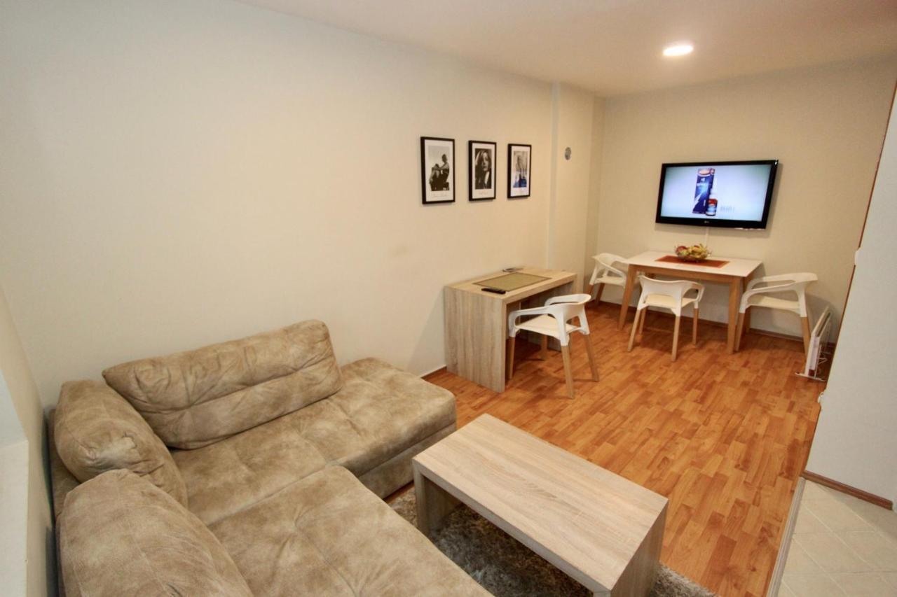 Cozy Apartments In Belgrade, Cukarica, Zeleznik, Free Parking And Wifi Eksteriør bilde