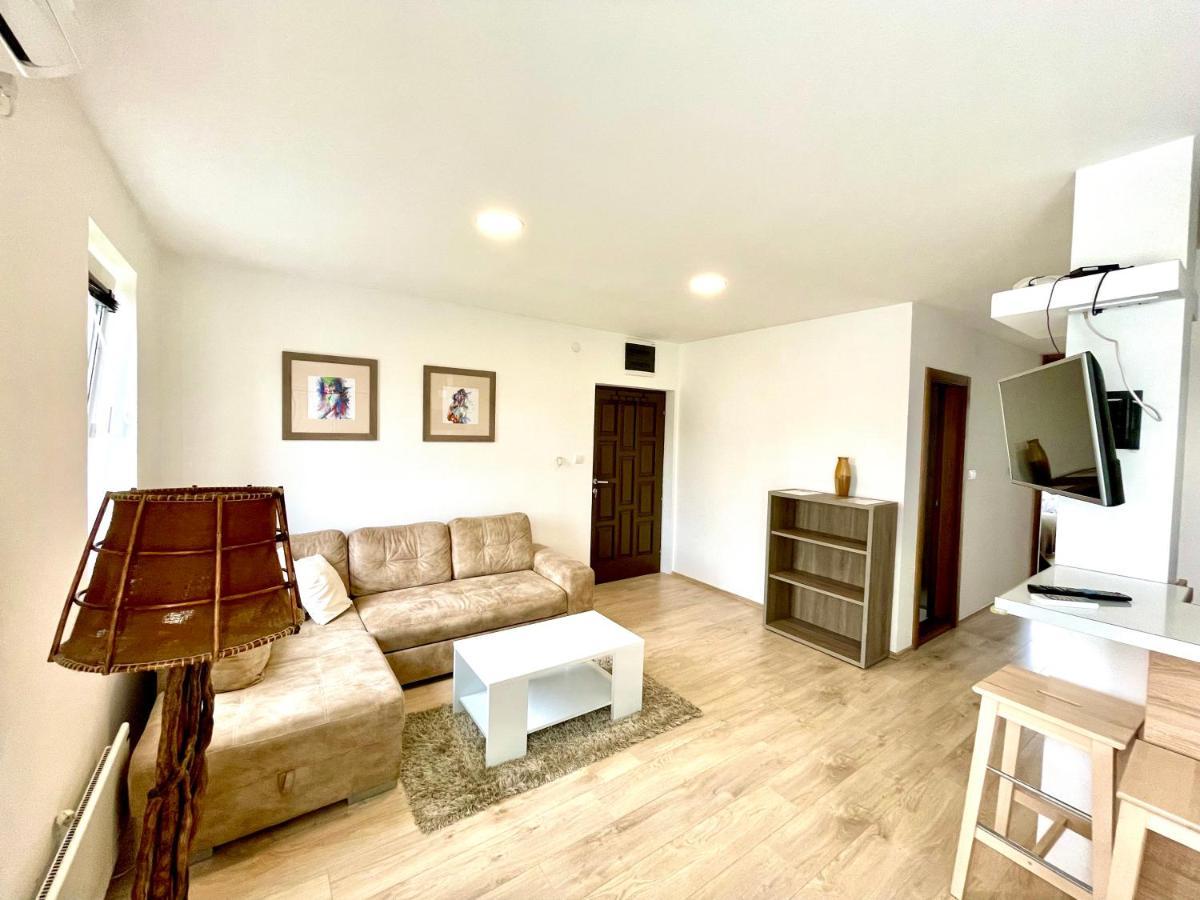 Cozy Apartments In Belgrade, Cukarica, Zeleznik, Free Parking And Wifi Eksteriør bilde