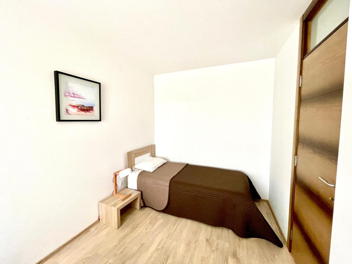 Cozy Apartments In Belgrade, Cukarica, Zeleznik, Free Parking And Wifi Eksteriør bilde