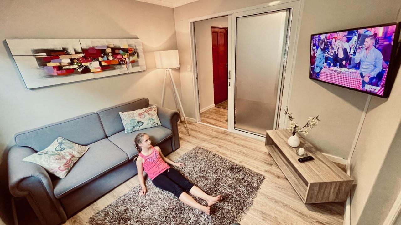 Cozy Apartments In Belgrade, Cukarica, Zeleznik, Free Parking And Wifi Rom bilde
